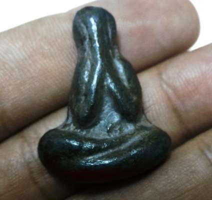 พระปิดตาชินตะกั่ว พิมพ์ชลูด หลังจานยันต์ น้ำหนักดีครับ