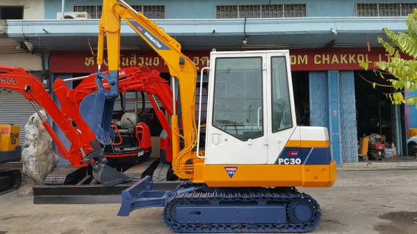 ขาย รถขุด KOMATSU รุ่น PC30-6-  มือสองญี่ปุ่น พร้อมหัวเก๋ง แทรกเหล็ก สลัก บูท แน่น สวย พร้อมใช้งาน สมบูรณ์ ทุกระบบ มือถือ/LINE ID : 0818753444