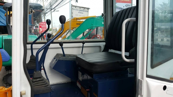 ขาย รถขุด KOMATSU รุ่น PC30-6-  มือสองญี่ปุ่น พร้อมหัวเก๋ง แทรกเหล็ก สลัก บูท แน่น สวย พร้อมใช้งาน สมบูรณ์ ทุกระบบ มือถือ/LINE ID : 0818753444