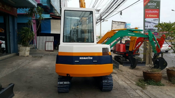 ขาย รถขุด KOMATSU รุ่น PC30-6-  มือสองญี่ปุ่น พร้อมหัวเก๋ง แทรกเหล็ก สลัก บูท แน่น สวย พร้อมใช้งาน สมบูรณ์ ทุกระบบ มือถือ/LINE ID : 0818753444