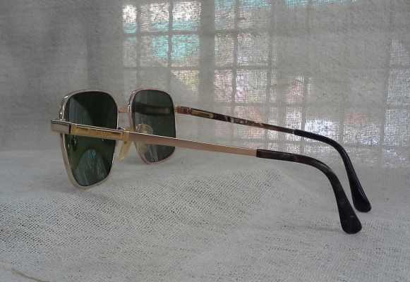 แว่นตาไททาเนียมบริสุทธิ์สำหรับผู้บุกเบิกตัวจริง!  Vintage BURBERRYS handmade in England บิ๊กไซซ์!