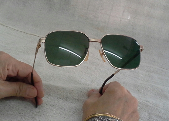 แว่นตาไททาเนียมบริสุทธิ์สำหรับผู้บุกเบิกตัวจริง!  Vintage BURBERRYS handmade in England บิ๊กไซซ์!