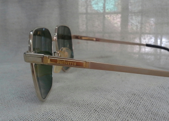 แว่นตาไททาเนียมบริสุทธิ์สำหรับผู้บุกเบิกตัวจริง!  Vintage BURBERRYS handmade in England บิ๊กไซซ์!