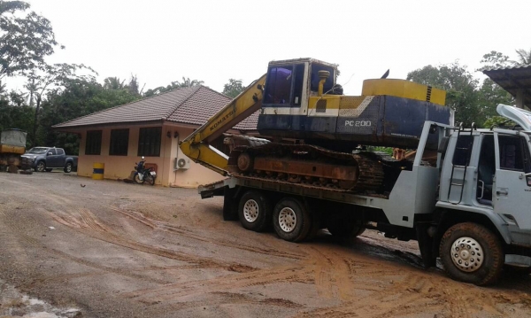 รถขุด PC200-3 ทำคอนโทนสั้น สภาพดีใช้ได้..เอกสารซื้อขาย