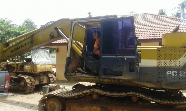 รถขุด PC200-3 ทำคอนโทนสั้น สภาพดีใช้ได้..เอกสารซื้อขาย