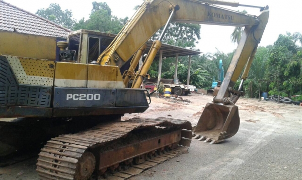รถขุด PC200-3 ทำคอนโทนสั้น สภาพดีใช้ได้..เอกสารซื้อขาย