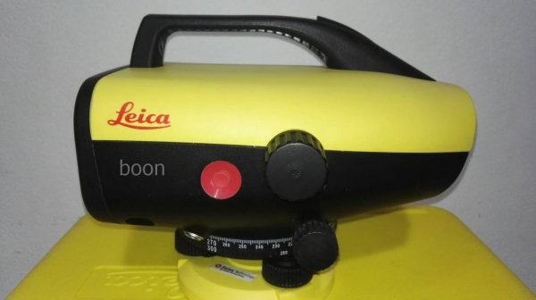 ขายกล้องระดับดิจิตอล LEICA SPRINTER 150M สภาพ90\% พร้อมสต๊าฟบาร์โค๊ต4เมตรใหม่ ขาใหม่