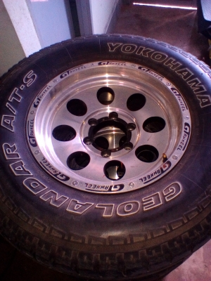 ขายยางmaxxis trepador 35x12.5 R16 ปี14 + แม็ค 16 ยางติดแม็ค ขายยกชุด 25,000 บาท ทั้งหมด
