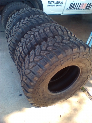 ขายยางmaxxis trepador 35x12.5 R16 ปี14 + แม็ค 16 ยางติดแม็ค ขายยกชุด 25,000 บาท ทั้งหมด