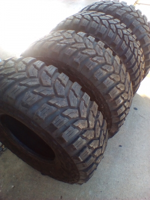 ขายยางmaxxis trepador 35x12.5 R16 ปี14 + แม็ค 16 ยางติดแม็ค ขายยกชุด 25,000 บาท ทั้งหมด