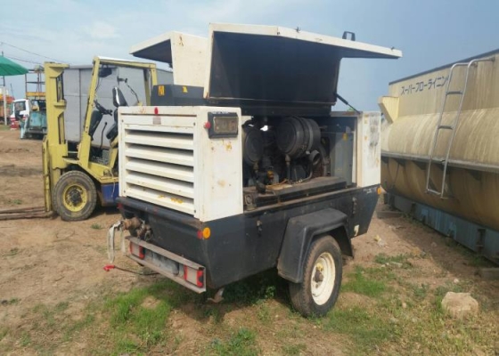 เครื่องปั้มลม 18 BAR ยี่ห้อ ATLAS เครื่องดีเชล 4 สูบ เทอร์โบ มีล้อลาก เก่าญี่ปุ่น