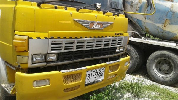 ขายด่วนรถเทนเลอร10ล้อ2เพลาเครือง300แรงยาว8.20เมตร