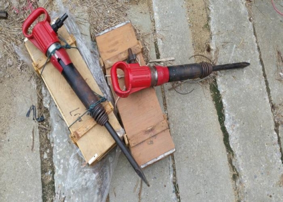 ขาย หัวเจาะปูน/ แย๊กปูน/ ใช้ลม ของใหม่ 13-15 kg ราคา 9,500/ตัว