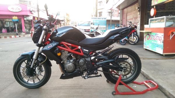 ขายคับ BENELLI TNT300S ปี2015 รถวิ่งมา11,000 โล ท่อแต่งเคฟล่าสลิปออน แฮนแต่งกระจกแต่ง กันล้ม book service ครบ กุญแจ3 ดอก ยางหน้า-หลัง โซ่ สเตอร์เต็ม ราคา 99500 บาท ส่งได้ทั่วไทยคับ สนใจติดต่อ 081-0578282 FACEBOOK ชาญณรงค์ ป๊อป ชัยอมฤต ไอดีไลน์ POPBIGBIKES