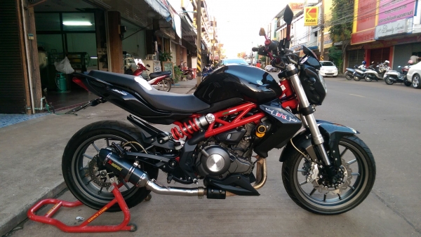 ขายคับ BENELLI TNT300S ปี2015 รถวิ่งมา11,000 โล ท่อแต่งเคฟล่าสลิปออน แฮนแต่งกระจกแต่ง กันล้ม book service ครบ กุญแจ3 ดอก ยางหน้า-หลัง โซ่ สเตอร์เต็ม ราคา 99500 บาท ส่งได้ทั่วไทยคับ สนใจติดต่อ 081-0578282 FACEBOOK ชาญณรงค์ ป๊อป ชัยอมฤต ไอดีไลน์ POPBIGBIKES