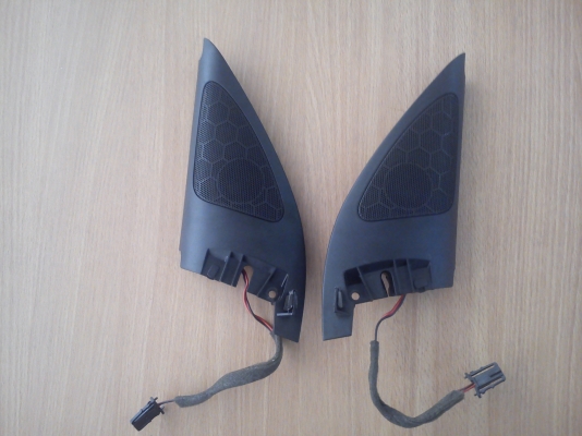 กรอบพร้อมทวิสเตอร์ทรงโดมผ้า ของรถ VOLKSWAGEN Golf GTI 20AE