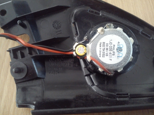 กรอบพร้อมทวิสเตอร์ทรงโดมผ้า ของรถ VOLKSWAGEN Golf GTI 20AE กรอบพร้อมทวิสเตอร์ทรงโดมผ้า ของรถ VOLKSWAGEN Golf GTI 20AE