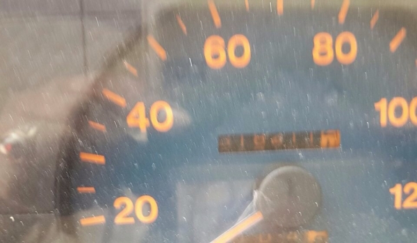 รถฮีโน่ 6 ล้อ ตู้แห้ง FF 195 แรงม้า. ปี 38.    สนใจติดต่อ  081 - 6079515