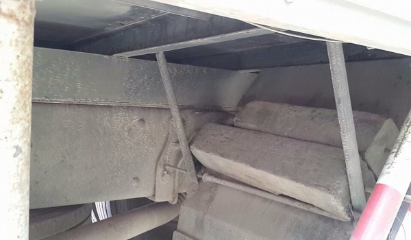 รถฮีโน่ 6 ล้อ ตู้แห้ง FF 195 แรงม้า. ปี 38.    สนใจติดต่อ  081 - 6079515