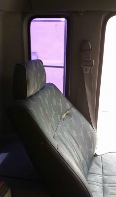 รถฮีโน่ 6 ล้อ ตู้แห้ง FF 195 แรงม้า. ปี 38.    สนใจติดต่อ  081 - 6079515