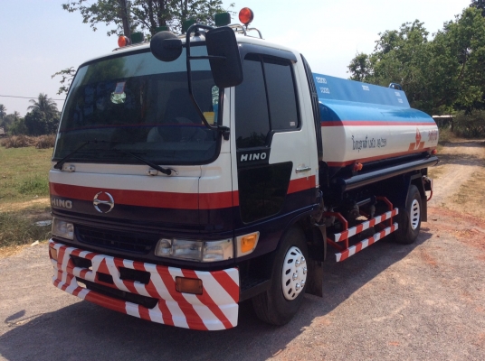 HINO 6ล้อ รถนำ้มัน 9000 ลิตร เครื่อง140เเรง รถสวย เครื่องดี ยางเรเดียน ครัทซีสวย ขับดีมาก ขาย690,000 บาท ศุภากร 081-1903107 , 081-4252943