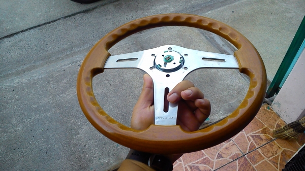 พวงมาลัยไม้3ก้าน DBA แท้ Made in ltaly ขนาด13นิ้้ว