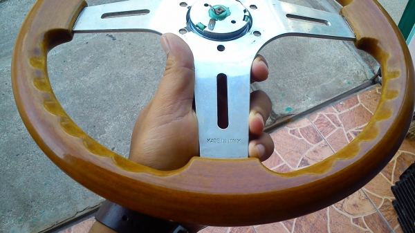 พวงมาลัยไม้3ก้าน DBA แท้ Made in ltaly ขนาด13นิ้้ว