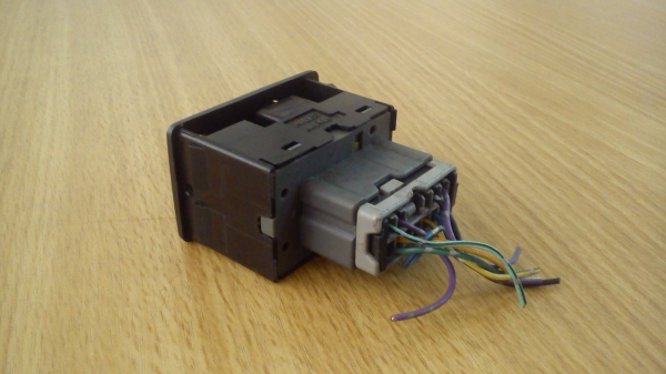 สวิตช์ปรับ พับกระจกมองข้าง NISSAN A32 สวิตช์ปรับ พับกระจกมองข้าง NISSAN A32