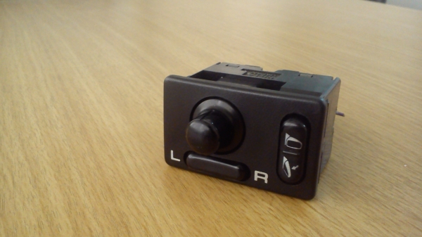 สวิตช์ปรับ พับกระจกมองข้าง NISSAN A32