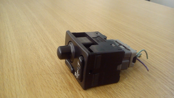 สวิตช์ปรับ พับกระจกมองข้าง NISSAN A32 สวิตช์ปรับ พับกระจกมองข้าง NISSAN A32