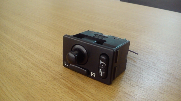 สวิตช์ปรับ พับกระจกมองข้าง NISSAN A32 สวิตช์ปรับ พับกระจกมองข้าง NISSAN A32