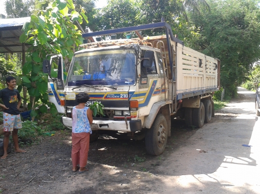 จบการขายแล้วคราบขอบคุณเสี่ยใหญ่จากจอมพระสุรินทร์ที่มาอุดหนุน)ขาย 10 ล้อดั้ม 2 เพลาใหญ่ คัซซีเจ มี DL เครื่อง 6BG1 เกียร์ร็อค สโลว์อินเตอร์ พวงมาลัยพาวเวอร์ เอกสารเล่มทะเบียน