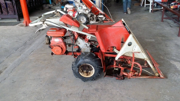 รถเกี่ยวข้าวเดินตามแบบมัดข้าวในตัว UEY เก่าญี่ปุ่น เกี่ยวมัด 1 แถว 2 ล้อ ใช้งานง่าย