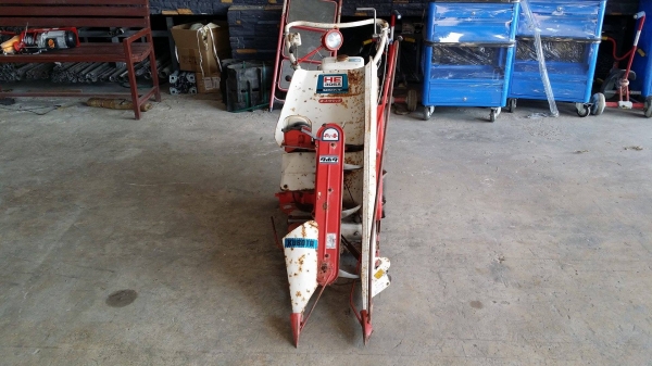 รถเกี่ยวข้าวเดินตามแบบมัดข้าวในตัว KUBOTA  รุ่น  HE306A เก่าญี่ปุ่น เกี่ยวมัด 1 แถว 2 ล้อ