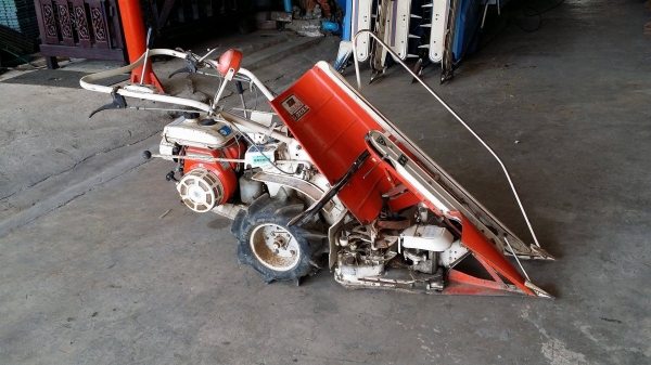 รถเกี่ยวข้าวเดินตามแบบมัดข้าวในตัว KUBOTA  รุ่น ZE30A-M เก่าญี่ปุ่น เกี่ยวมัด 1 แถว 2 ล้อ
