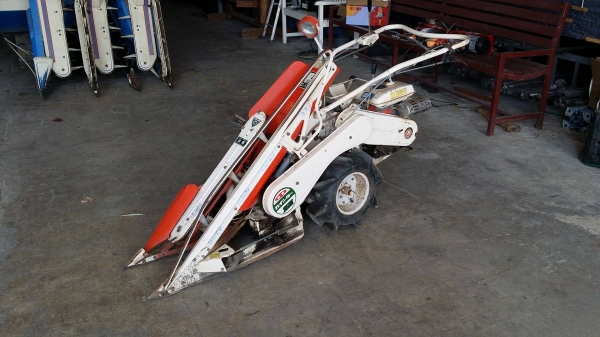 รถเกี่ยวข้าวเดินตามแบบมัดข้าวในตัว KUBOTA  รุ่น ZE30A-M เก่าญี่ปุ่น เกี่ยวมัด 1 แถว 2 ล้อ