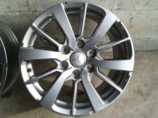 ขอบ18นิ้ว6รู มิตซู ปาเจโร่ สวยๆ 4 ล้อ ราคา 7900 บาท