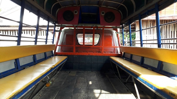 ขาย4ล้อโดยสาร พร้อมใช้สภาพดี เครื่องดี แชซีสวย มีเครื่องเสียง เอกสารพร้อมโอน 0857698049 0887115178