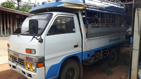 ขาย4ล้อโดยสาร พร้อมใช้สภาพดี เครื่องดี แชซีสวย มีเครื่องเสียง เอกสารพร้อมโอน 0857698049 0887115178