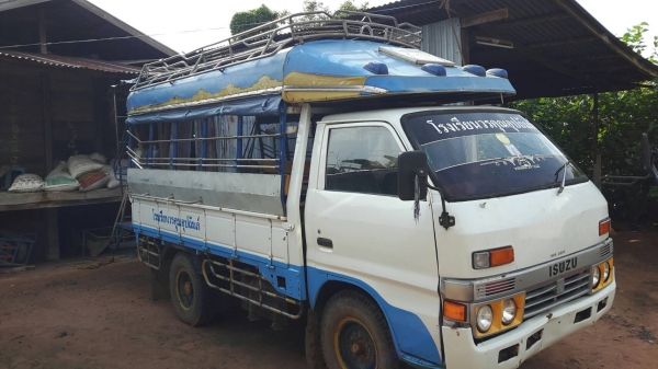 ขาย4ล้อโดยสาร พร้อมใช้สภาพดี เครื่องดี แชซีสวย มีเครื่องเสียง เอกสารพร้อมโอน 0857698049 0887115178 ขาย4ล้อโดยสาร พร้อมใช้สภาพดี เครื่องดี แชซีสวย มีเครื่องเสียง เอกสารพร้อมโอน 0857698049 0887115178