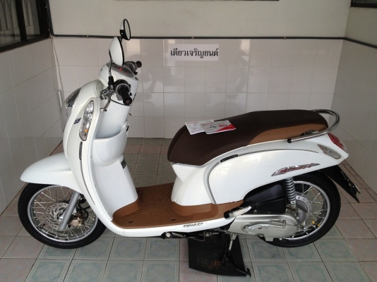 Scoopy-i ตัวใหม่ สีขายดี วิ่ง7000 ปี58 (ของแถม 4 รายการ)