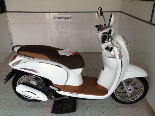Scoopy-i ตัวใหม่ สีขายดี วิ่ง7000 ปี58 (ของแถม 4 รายการ)