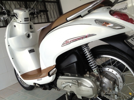 Scoopy-i ตัวใหม่ สีขายดี วิ่ง7000 ปี58 (ของแถม 4 รายการ)