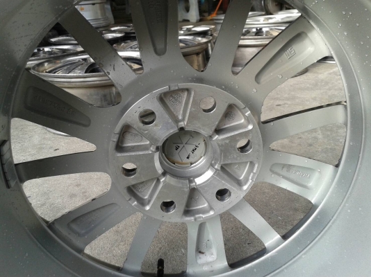 ขอบ18นิ้ว6รู มิตซู ปาเจโร่ สวยๆ 4 ล้อ ราคา 7900 บาท