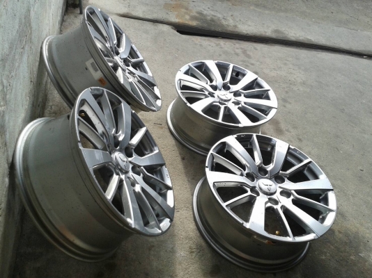 ขอบ18นิ้ว6รู มิตซู ปาเจโร่ สวยๆ 4 ล้อ ราคา 7900 บาท