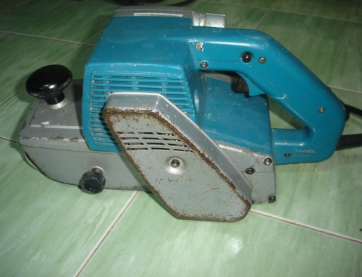 ขายเครื่องขัดกระดาษทรายสายพาน4" 9401 940W. MAKITA