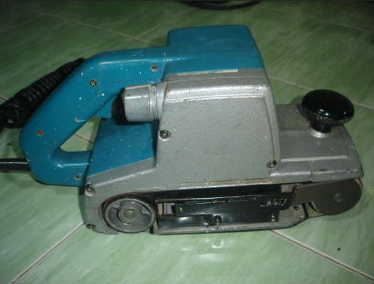 ขายเครื่องขัดกระดาษทรายสายพาน4" 9401 940W. MAKITA