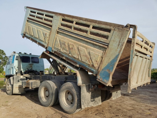 บรรทุกอีซูซุดั้ม 10ล้อ กระบะ195แรง