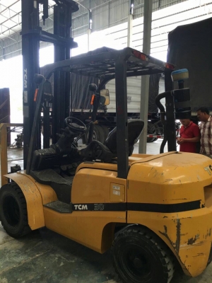 ขายรถยกโฟร์คลิฟท์ดีเซลยี่ห้อ TCM 3 เสาสูง7 เมตร