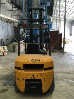 ขายรถยกโฟร์คลิฟท์ดีเซลยี่ห้อ TCM 3 เสาสูง7 เมตร ขายรถยกโฟร์คลิฟท์ดีเซลยี่ห้อ TCM 3 เสาสูง7 เมตร